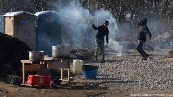 کشمکش بر سر برچیده شدن اردوگاه کاله