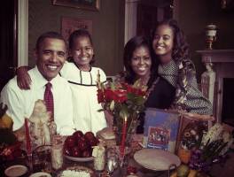 سلفی نوروزی «باراک اوباما و خانواده اش» در کنار سفره هفت سین! 