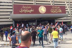 اشغال پارلمان عراق توسط طرفداران مقتدی صدر