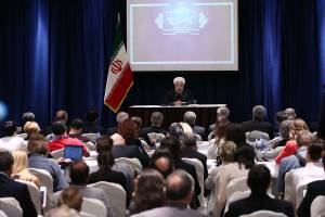 ایران سد دفاعی بزرگ در برابر تروریسم است/مانعی برای فعالیت کمپانی‌های آمریکا در ایران نیست/ عربستان اختیاراتش نسبت به زائران نامحدود نیست