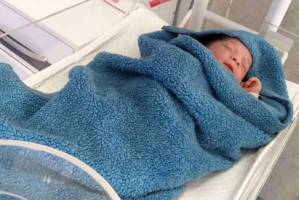 متولد شدن اولین نوزاد به روش درمان ناباروری IVF