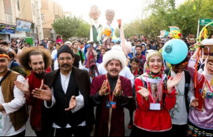 پایان جشنواره تئاتر خیابانی مریوان با شعار  جذب و گسترش گردشگری