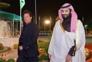 چشم ها به دهان خان پاکستانی دوخته شده است