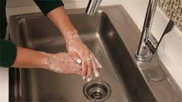در همه‌گیری کرونا شستن دست‌ در سینک ظرفشویی ممنوع